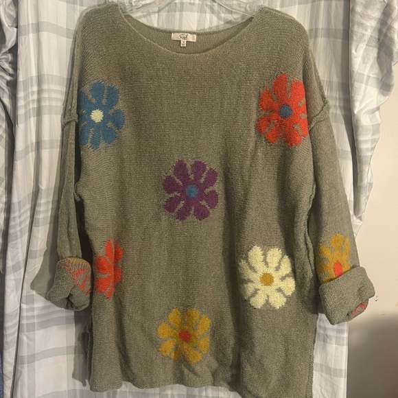 easel Sweaters - Easel wool sweater with flowers